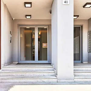 Apartment Monviso Modern - Exclusive, Milan