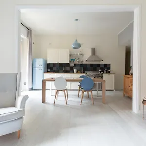 Apartment Porta Volta Bright And Roomy Flat, Milan
